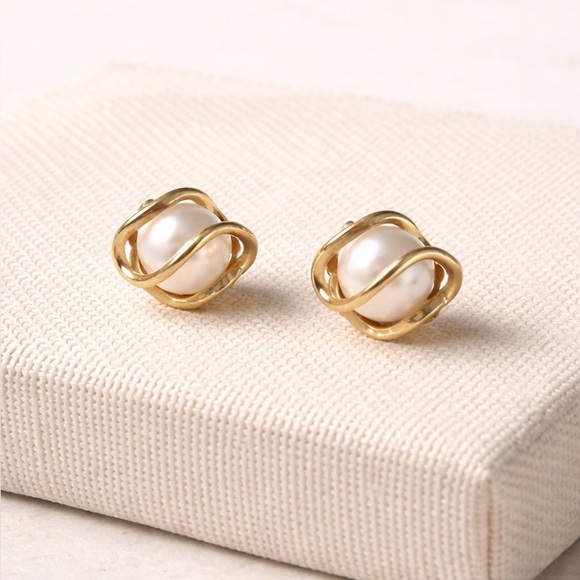 Covington Jewelry - Vintage Covington Faux Pearl Stud Earrings with Gold-Tone Swirl Setting – NWT